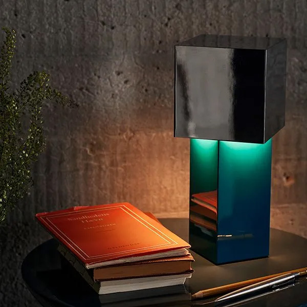 Geometric Lamp Shade - Lámpara de escritorio geométrica de metal