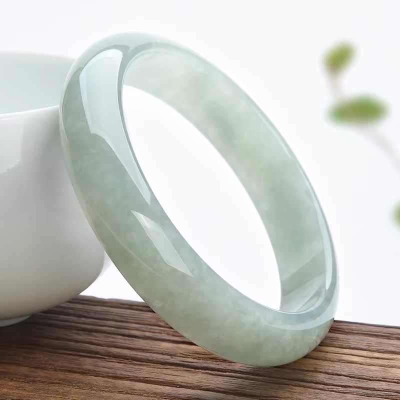 Pulsera de Jade Antigua de Mya - Lighting & Home Decor Studio Photos reseña y precio