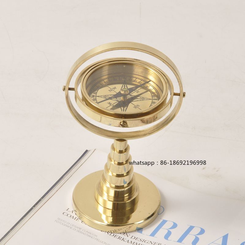 Brújula de latón Vertical con  - Decor Lighting India reseña y precio