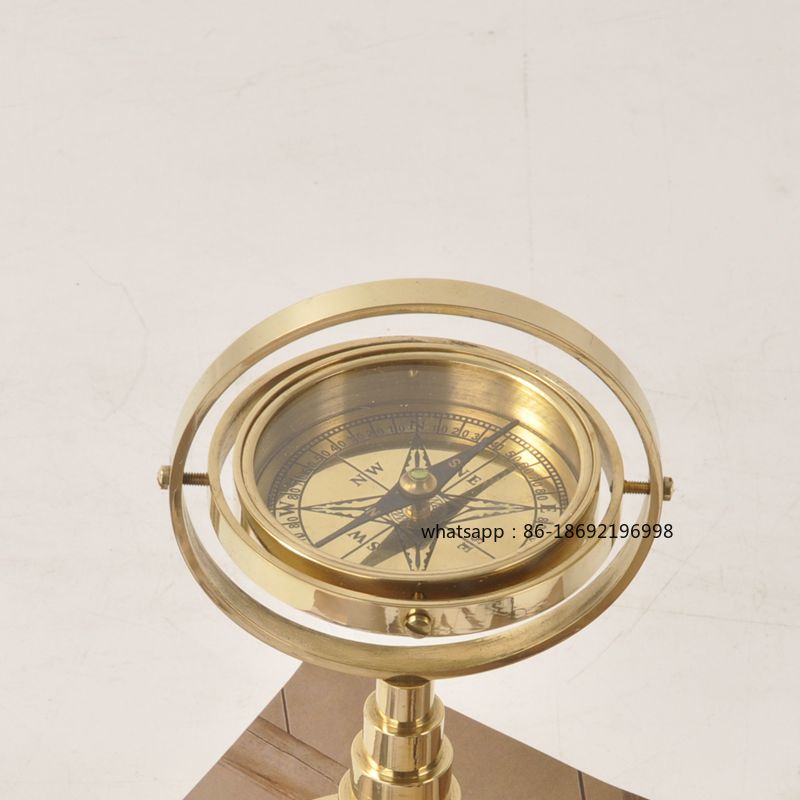 Brújula de latón Vertical con  - Decor Lighting India reseña y precio